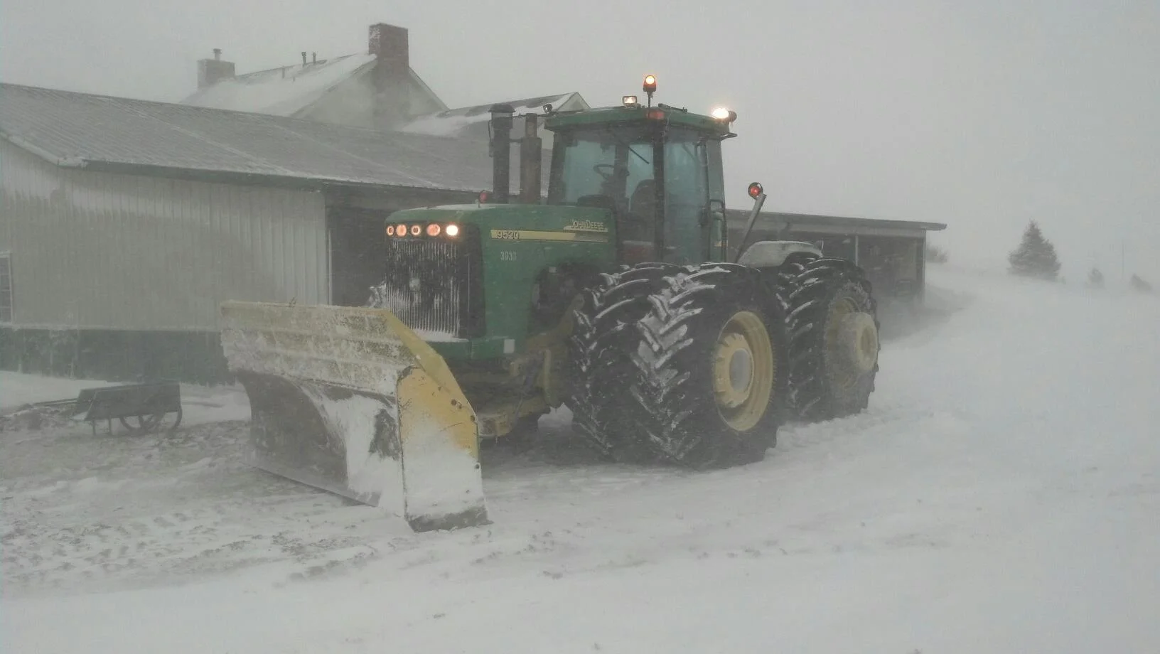 Read more about the article Tractors for Snow Removal Need the Right Rubber Parts
